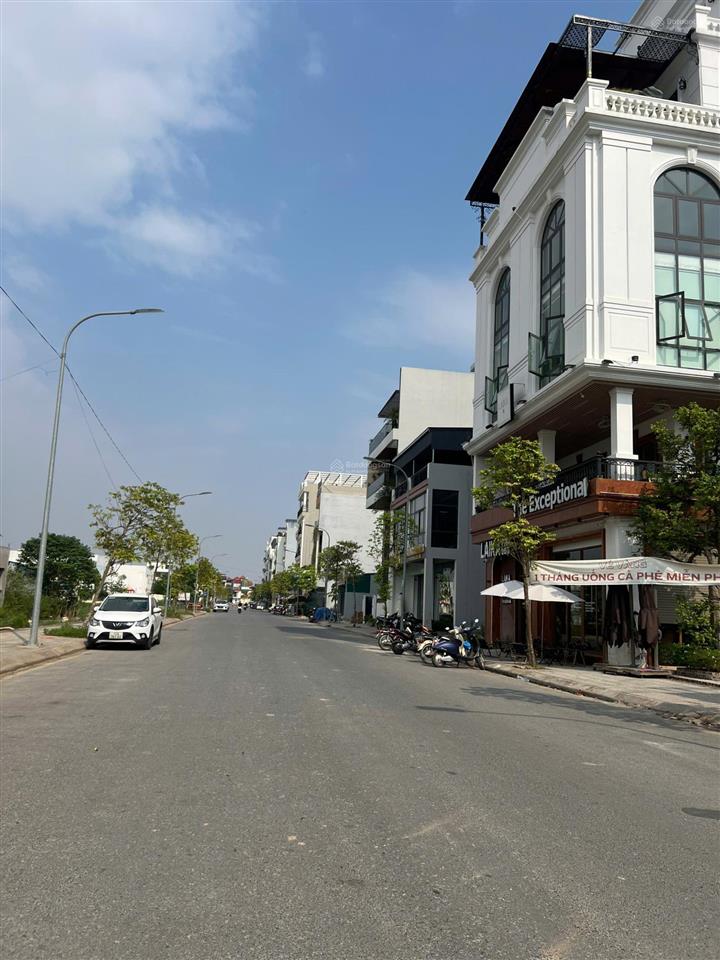 Chính chủ cần bán nhanh lô đất dịch vụ tiểu khu nguyễn du, đường nguyễn du 110 triệu/m2. 90m2 mt 5m