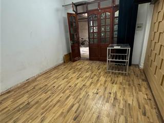 Bán ch tập thể dt 40m2 nhà đẹp thoáng tòa nhà, có sân thoáng ngõ ô tô rộng phố núi trúc giảng võ