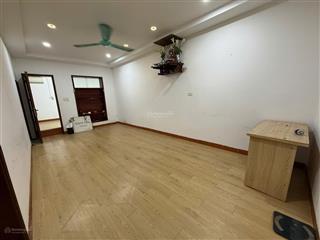 Cho thuê căn hộ tập thể dt 55m2 2 p. ngủ nhà đẹp thoáng ngõ ô tô 20m ra mặt phố thái thịnh láng hạ