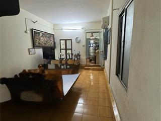 Bán căn hộ tập thể tầng 3 căn góc dt45m nhà thoáng đẹp ngõ ôtô phố cầu giấy gần đê la thành 1,55 tỷ
