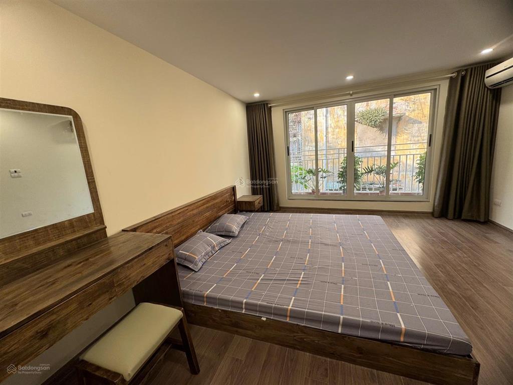 Bán căn hộ tập thể tầng 3 dt 80m 2p.ngủ 2wc thiết kế sịn full nội thất cao cấp phố hoàng ngọc phách