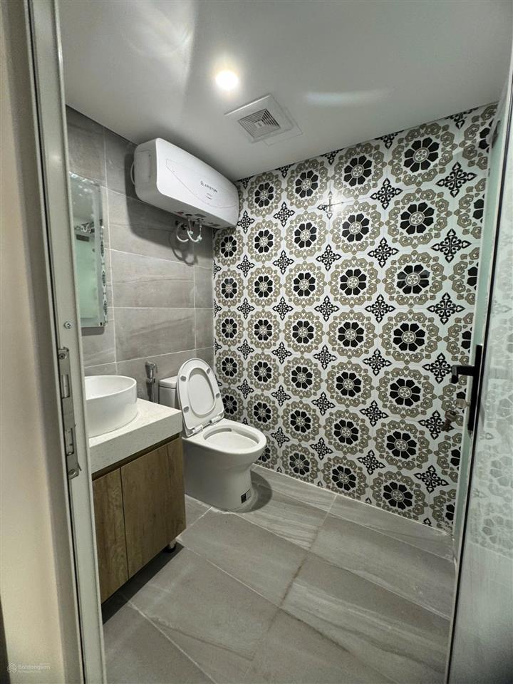 Bán căn hộ tập thể tầng 3 dt 80m 2p.ngủ 2wc thiết kế sịn full nội thất cao cấp phố hoàng ngọc phách