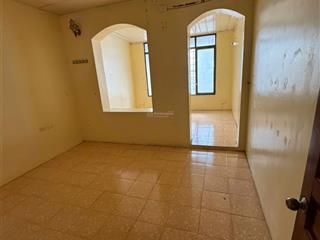 Bán căn hộ tập thể dt 85m2 t4 nhà thoáng 2 mặt ngõ ôtô cách mặt phố hoàng ngọc phách mấy bc chân