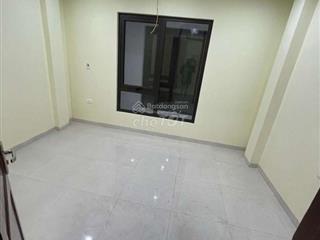 Cho thuê nhà mặt phố kim mã xây 5 tầng mặt tiền 4m nhà 3 mặt thoáng giá thuê 15tr/tháng
