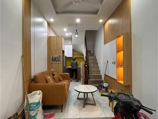 Tôi cần bán nhà tôn đức thắng  ngõ văn chương, gần phố, 20m ra ô tô,23m2 x 4 tầng ,3,75 tỷ.