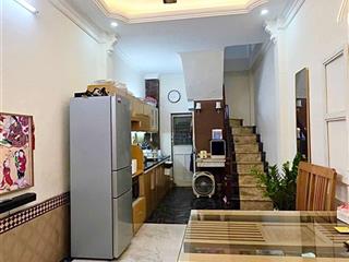 Gia đình tôi bán nhà ô chợ dừa  vip nhất đống đa, 5 tầng dân xây chắc chắn ,10m ra phố ô tô tránh.
