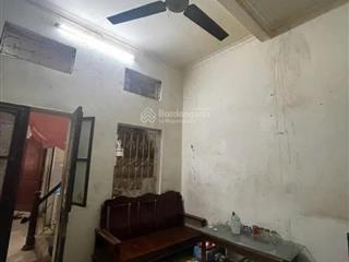 Chính chủ bán nhà kim mã,bán gấp trong tháng,lô góc thoáng sáng , gần phố.