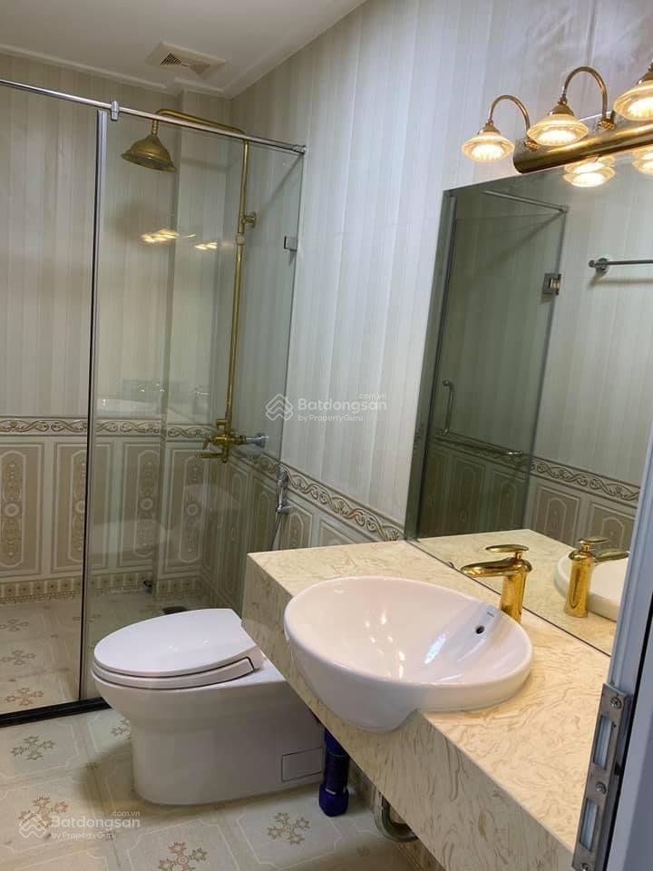 Tòa nhà 8t thang máy mặt phố giải phóng giao phố vọng hè 2m kinh doanh sầm uất, dt 102m2 mt 5,5m