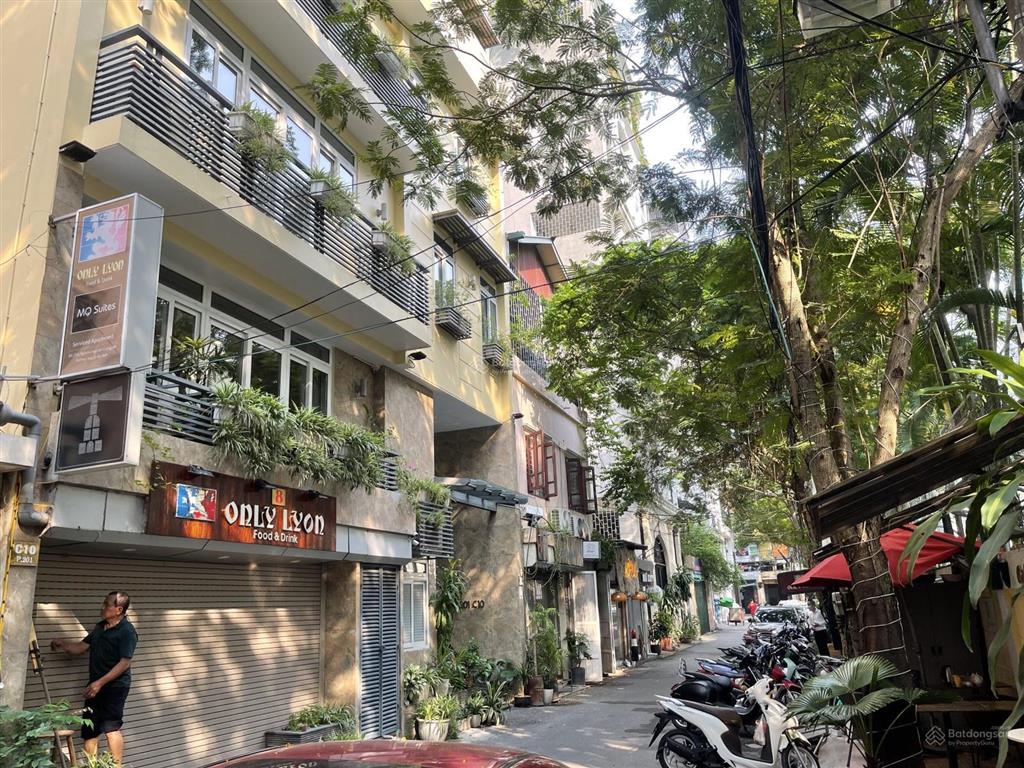 Nhà 4,5t phân lô víp sát hồ giảng võ và vincom, đường 3 oto tránh nhau có vỉa hè, dt 131m mt 12m