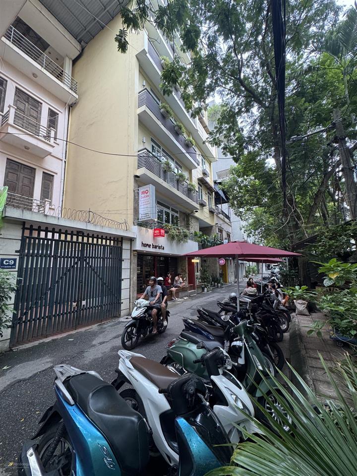 Nhà 4,5t phân lô víp sát hồ giảng võ và vincom, đường 3 oto tránh nhau có vỉa hè, dt 131m mt 12m