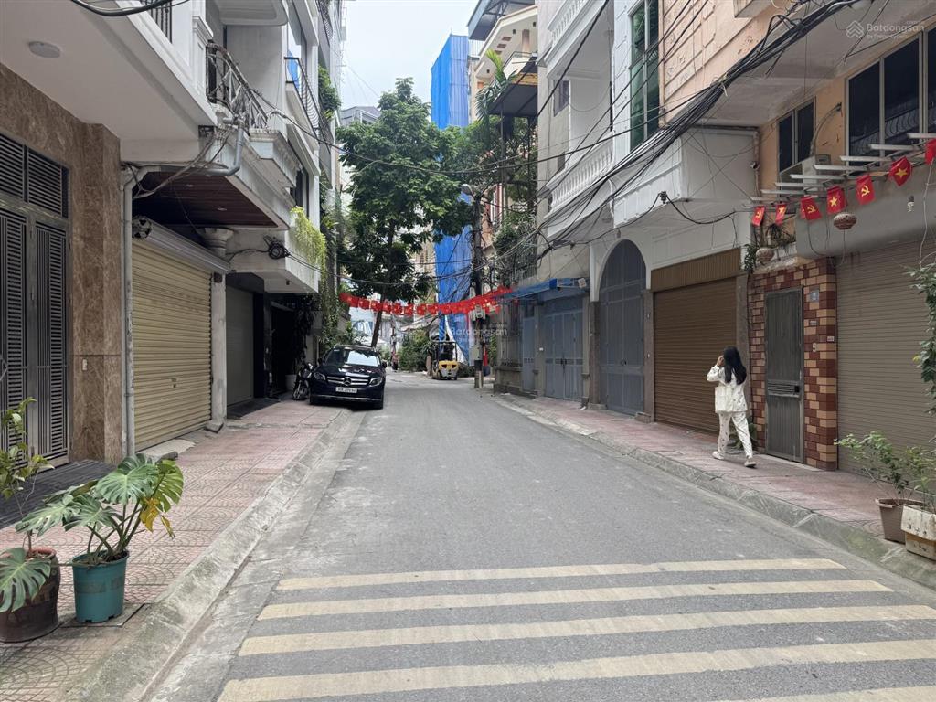 Nhà 4,5t ngõ 47 phố nguyên hồng thông ngõ 17 huỳnh thúc kháng oto tránh hè 3m, cạnh vườn hoa dt 42m