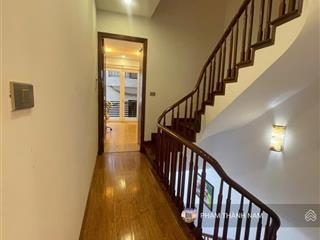 Bán nhà 5 tầng view hồ tây vũ miên dt 52m2  6 phòng ngủ khép kín giá chỉ 17,5 tỷ full nội thất