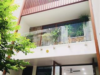 Nhà ngõ q. cầu giấy, gần phố  giá tốt, ba gác đỗ cửa