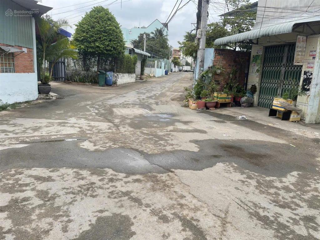 Kho 220m2 giá 10 triệu gần ngã 3 lê văn việt và hoàng hữu nam quận 9