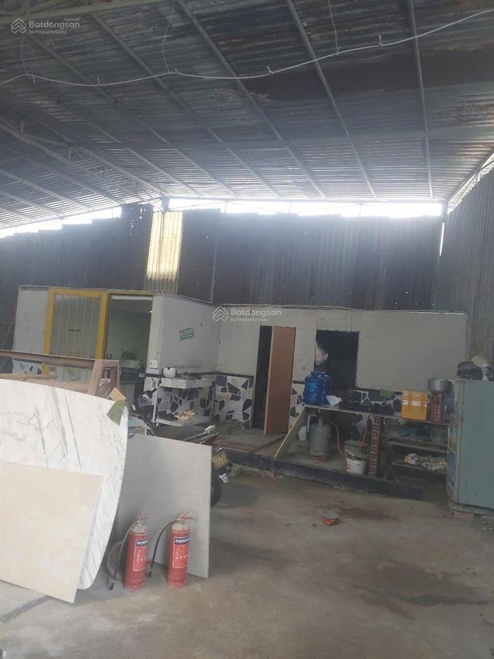 Kho 220m2 giá 10 triệu gần ngã 3 lê văn việt và hoàng hữu nam quận 9