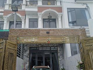 Nhà 1 trệt 2 lầu có sân đậu xe hơi, 68m đường 48 hbc, thủ đức