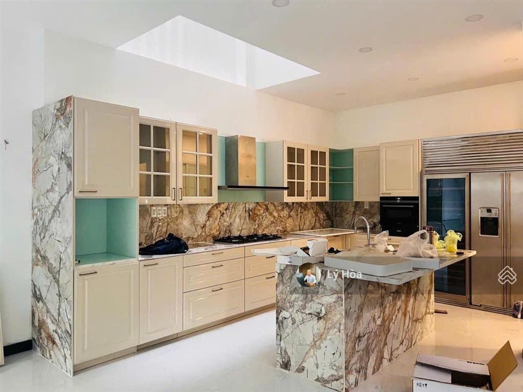 Bán biệt thự góc 2 mặt tiền tại thảo điền q2. dt 143m2 . gía bán  26 tỷ .   0904 702 ***