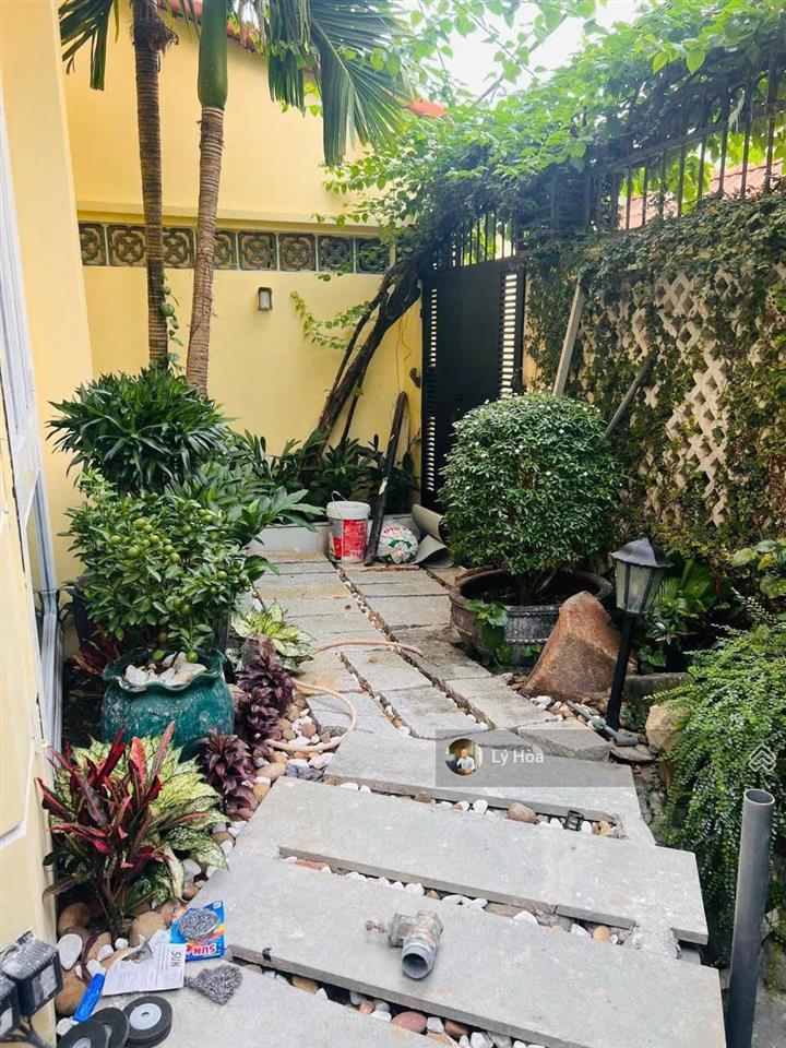 Bán biệt thự góc 2 mặt tiền tại thảo điền q2. dt 143m2 . gía bán  26 tỷ .   0904 702 ***