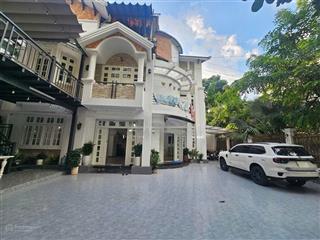 Cho thuê villa nguyễn văn hưởng, thảo điền, 18x25m, giá 90tr, trệt 2 lầu, 6pn, sân vườn rộng đẹp