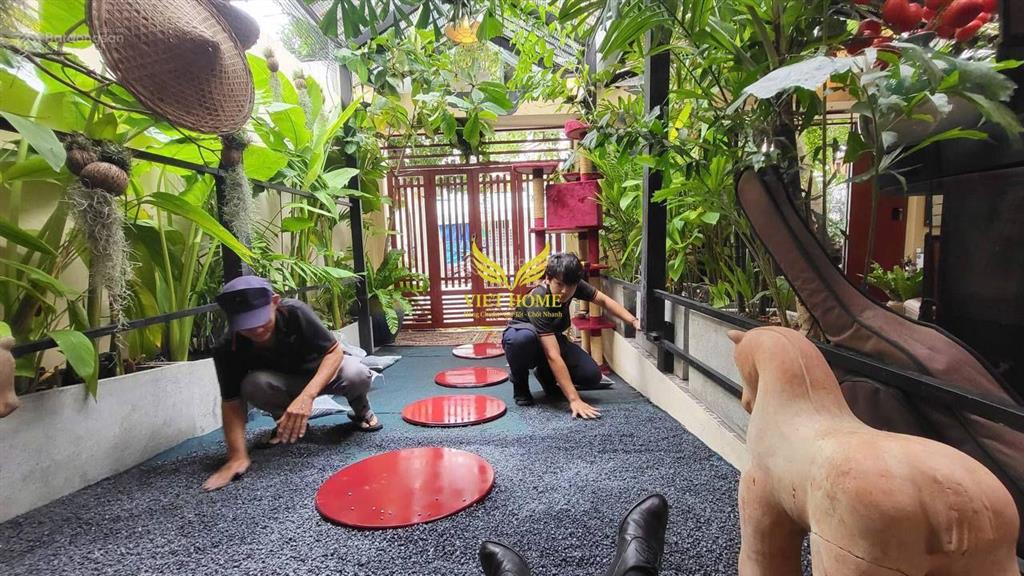 Cho thuê villa kinh doanh nguyễn văn hưởng, 8x20m, giá 70tr, 3 tầng, 5pn, 5wc, sân vườn rộng.