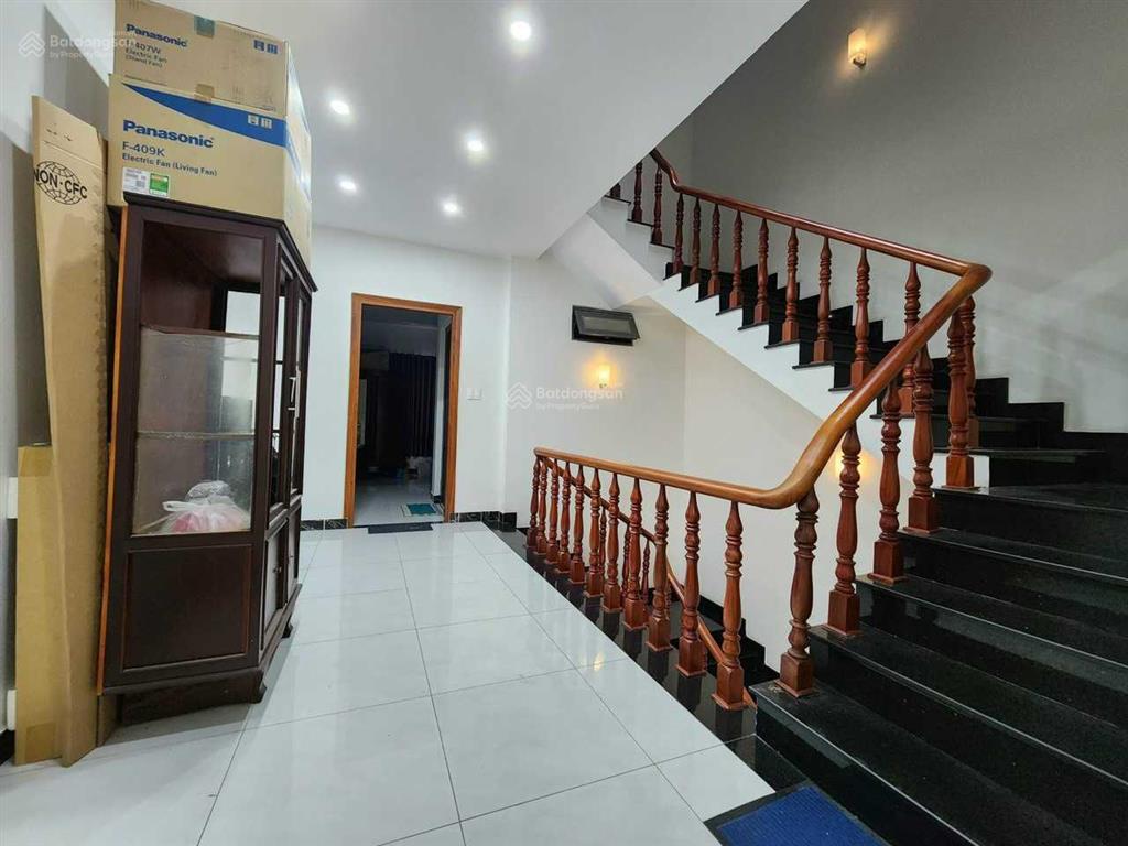 Bán nhà full hoàn thiện, thang máy xuống hầm đường nội bộ vạn phúc. giá 18 tỷ