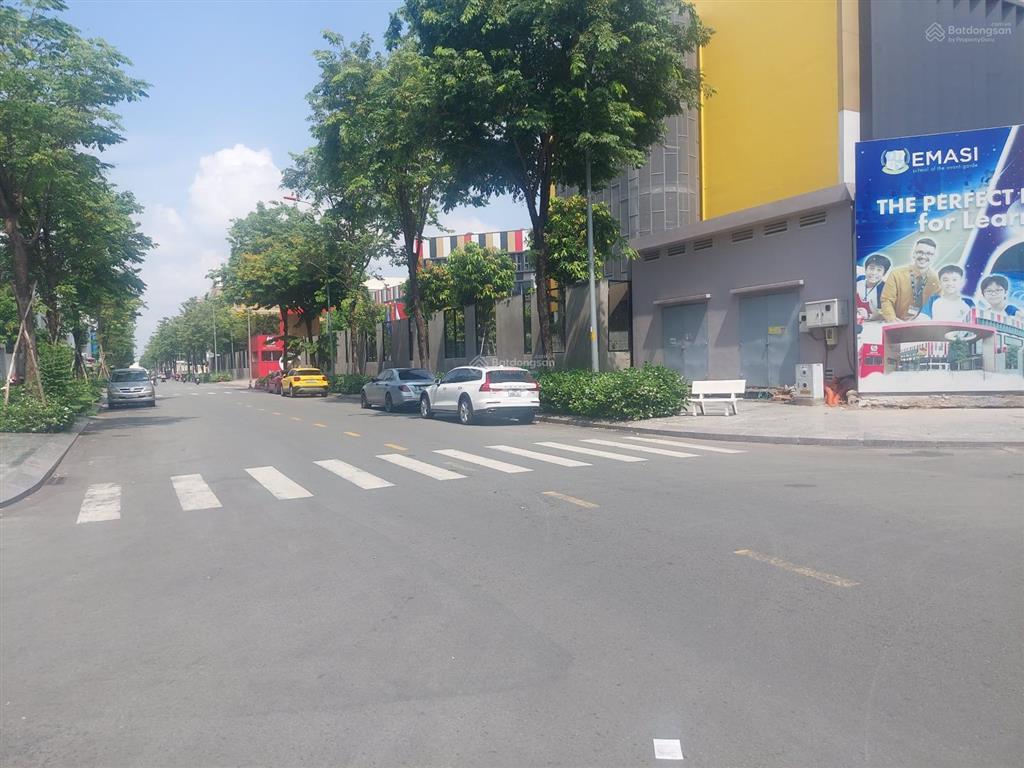 Bán nhà full hoàn thiện, thang máy xuống hầm đường nội bộ vạn phúc. giá 18 tỷ