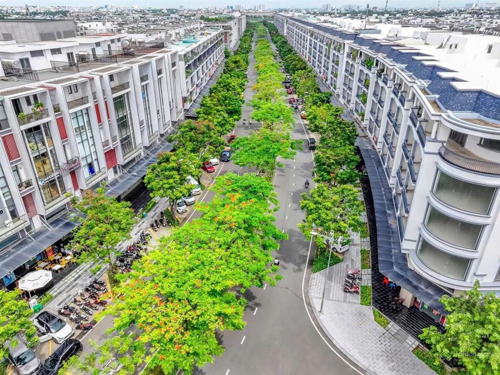 Nhà bán gửi bán giá tốt tại vạn phúc city chỉ 19,5 tỷ. nhấp vào để xem chi tiết