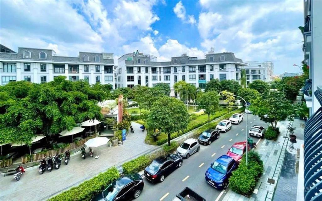 Nhà bán gửi bán giá tốt tại vạn phúc city chỉ 19,5 tỷ. nhấp vào để xem chi tiết
