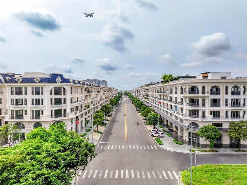 Nhà bán gửi bán giá tốt tại vạn phúc city chỉ 19,5 tỷ. nhấp vào để xem chi tiết