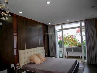 Khu biệt thự dt ngang 7 dài 17 , đường trước nhà 12m, shr, vip bên sông