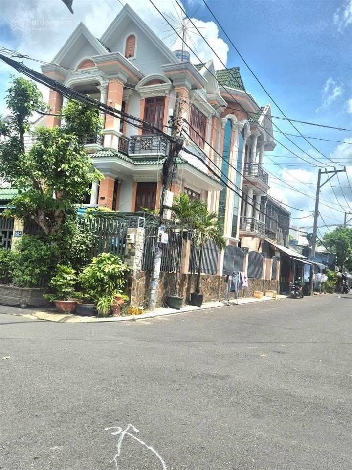 Bán biệt thự đẹp 8,5m x18m.xây bán hầm ,2 lầu góc 2 mặt tiền đường nhựa 12m.gần chợ, hiệp thành.q12