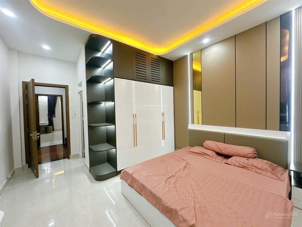 Bán nhà phố mặt tiền 4x25m.xây 3 lầu ngay lê thị riêng,phường thới an.q12. 0902 683 ***