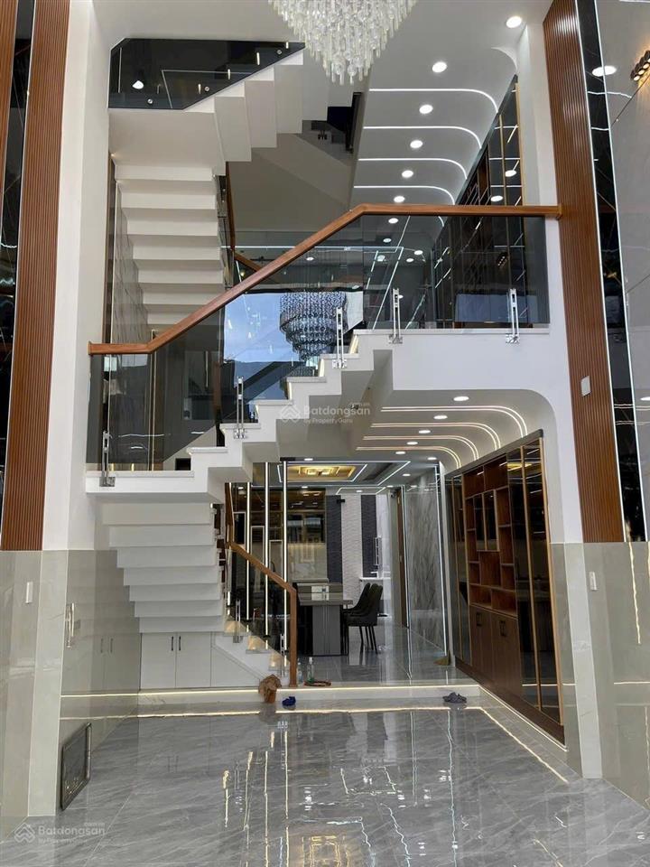 Nhà phố đẹp 4x18m, full nội thất, xây 1 trệt, 1 lửng, 3 lầu hẻm 8m thông đường trung mỹ tây 09, q12