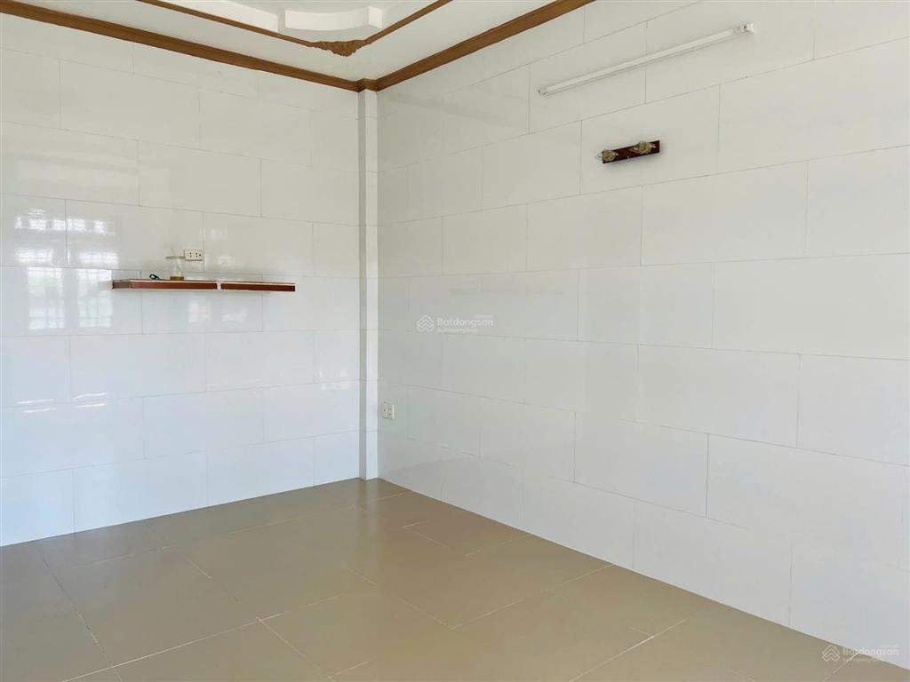 Bán nhà sổ hồng riêng 4m x 23m. đúc 2 tấm .mặt tiền đường trần thị cờ. phường thới an. q12.