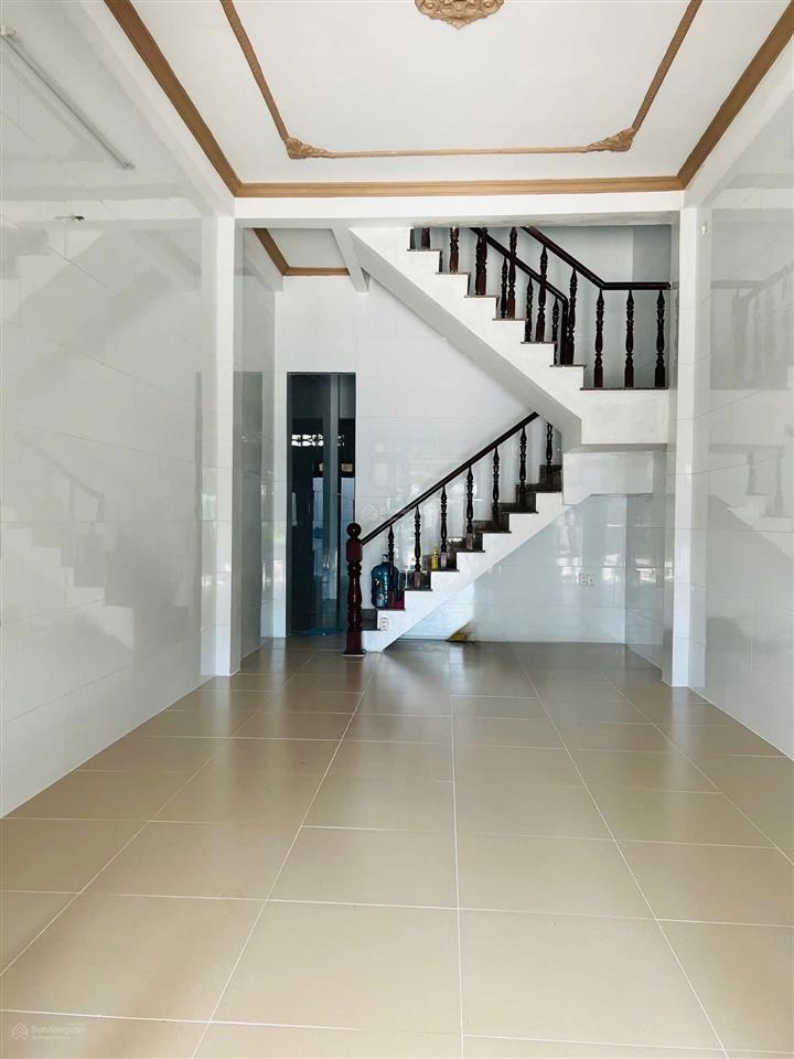 Bán nhà sổ hồng riêng 4m x 23m. đúc 2 tấm .mặt tiền đường trần thị cờ. phường thới an. q12.