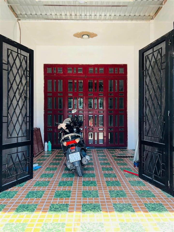 Bán nhà sổ hồng riêng 4m x 23m. đúc 2 tấm .mặt tiền đường trần thị cờ. phường thới an. q12.