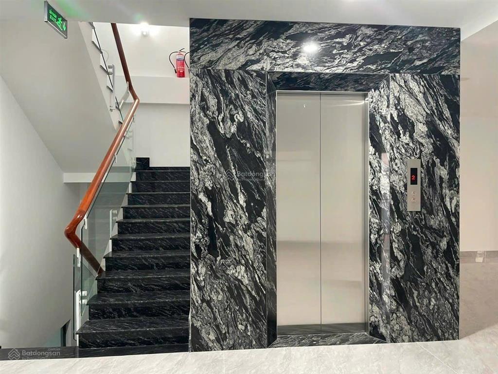 Bán gấp tòa nhà vp(9m x 30m)úc 7 lầu. có thang máy mặt tiền đường trần thị cờ, phường thới an, q12