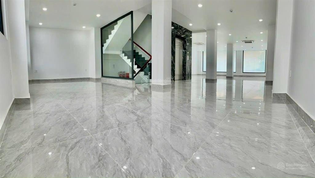 Bán gấp tòa nhà vp(9m x 30m)úc 7 lầu. có thang máy mặt tiền đường trần thị cờ, phường thới an, q12