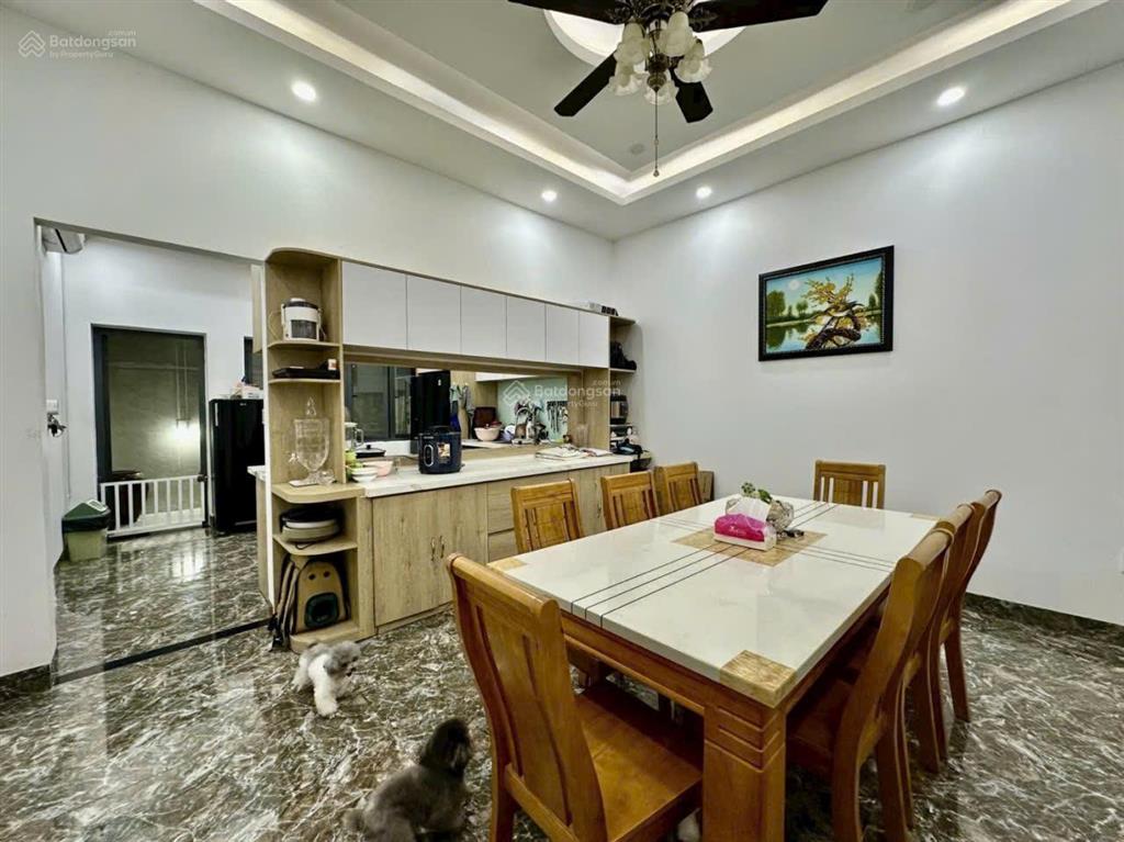 Bán nhà 5 tầng, thang máy, dt 115m² gồm 7pn, nội thất xịn, giá 12,5 tỷ.  0917 288 ***