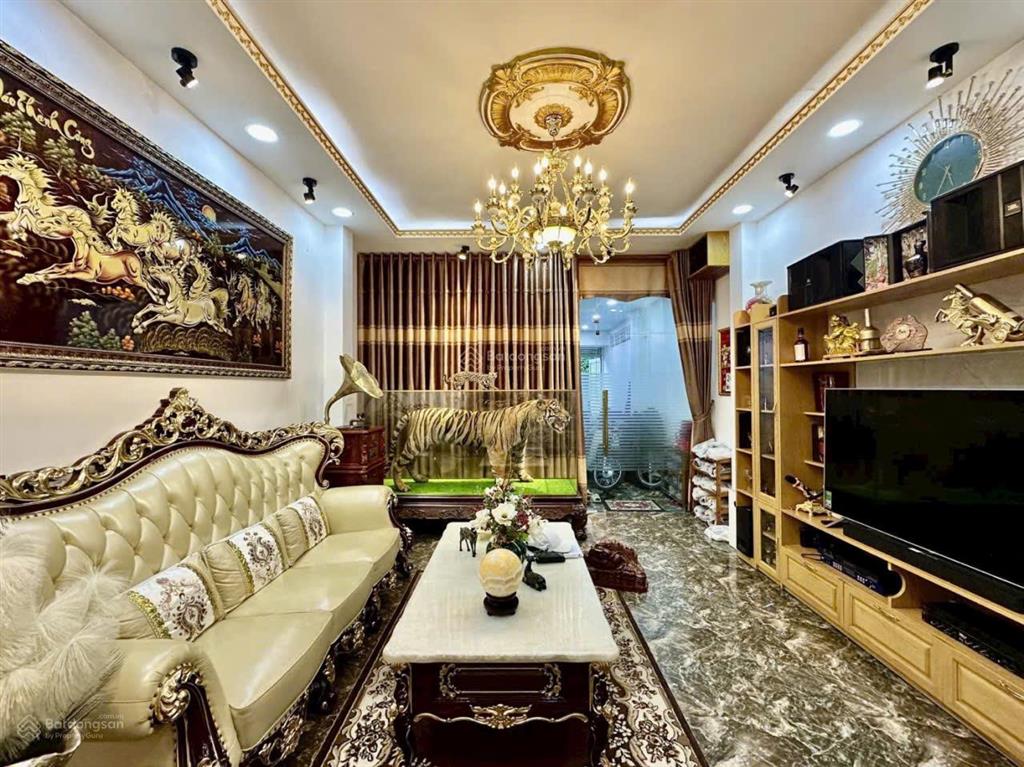 Bán nhà 5 tầng, thang máy, dt 115m² gồm 7pn, nội thất xịn, giá 12,5 tỷ.  0917 288 ***