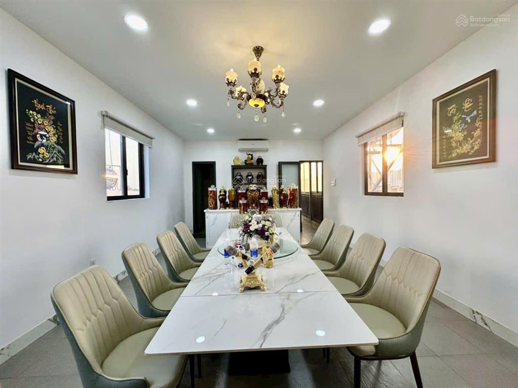 Bán nhà 5 tầng, thang máy, dt 115m² gồm 7pn, nội thất xịn, giá 12,5 tỷ.  0917 288 ***