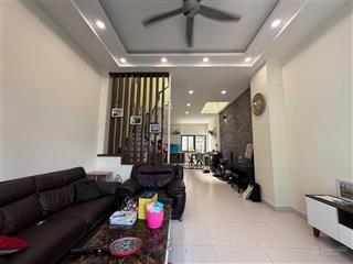 Chính chủ bán nhà hàng hiếm bên sông, 85m2 ngang 4.5, 3 tầng giá 12.3 tỷ.  0917 288 *** mr thương