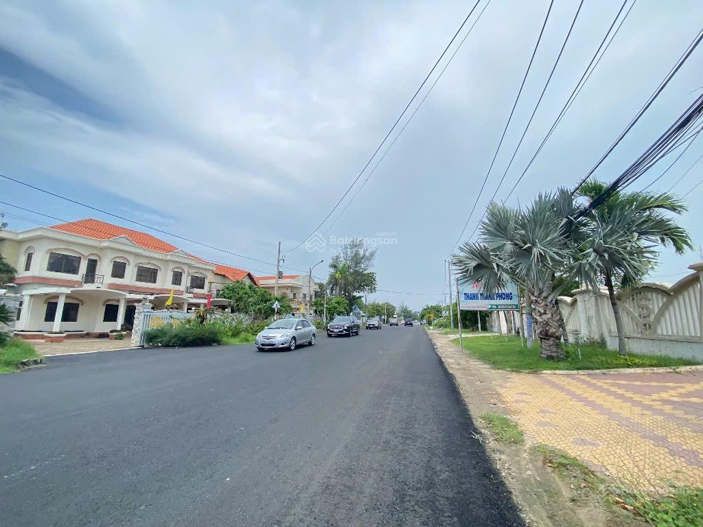 Cần tiền bán gấp đất mặt tiền đường ven biển lộc an, cách biển 500m. dt 300m2 (10x30) hướng đn