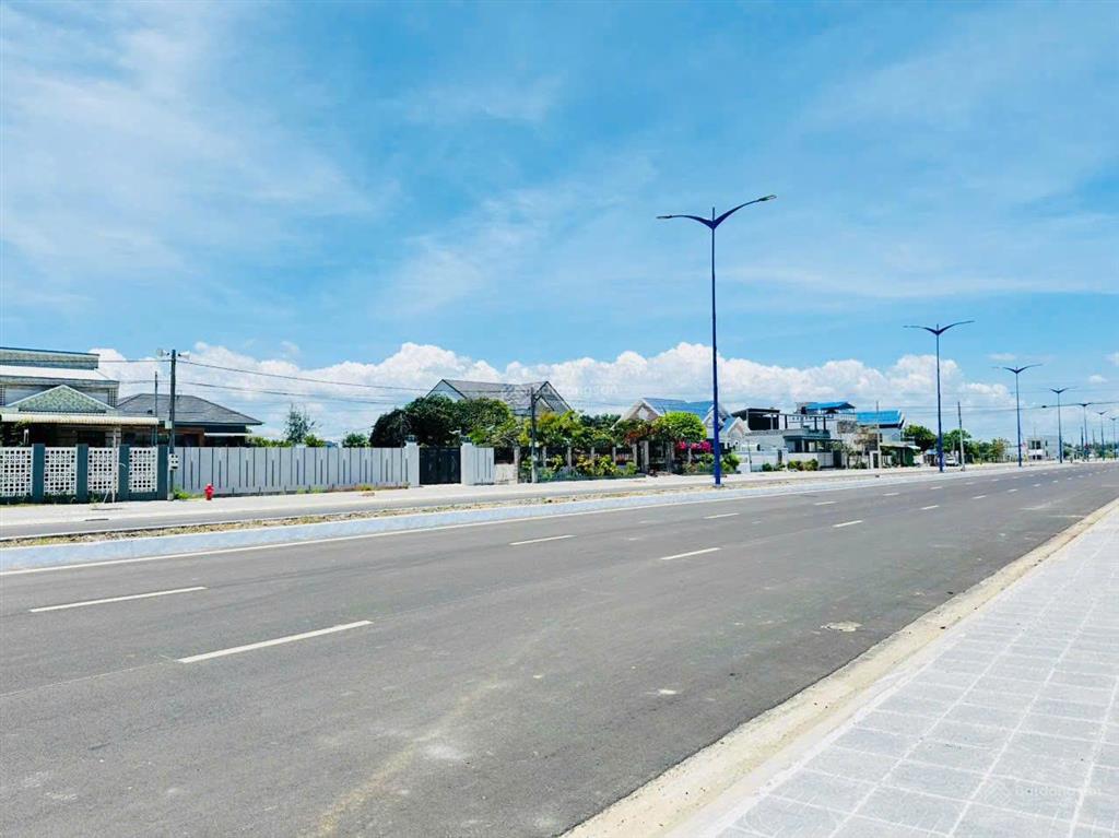 Bán đất mặt tiền đường ven biển vũng tàu  bình châu (đường 42m) cách biển phước hải 3 chỉ phút