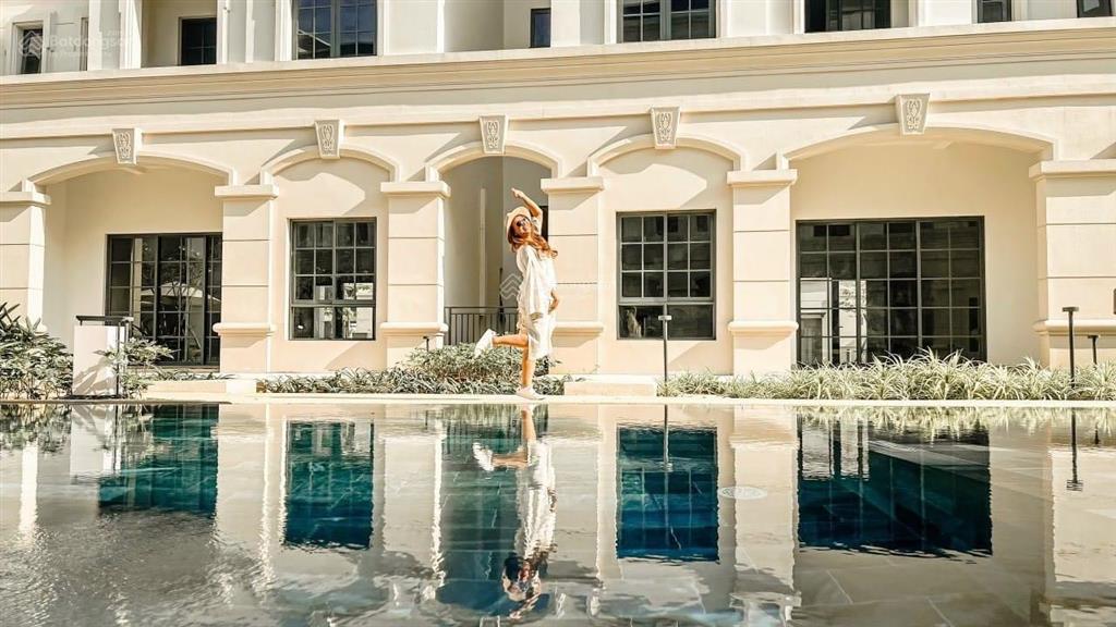 Bán căn hộ chung cư view hồ bơi tuyệt đẹp giá cực kỳ tốt