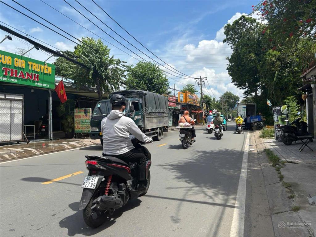 Đất phường linh đông, ngay sát phạm văn đồng, lô góc 2 mặt tiền, đường 10m, dt 5,3m*13,35m, 5,5t