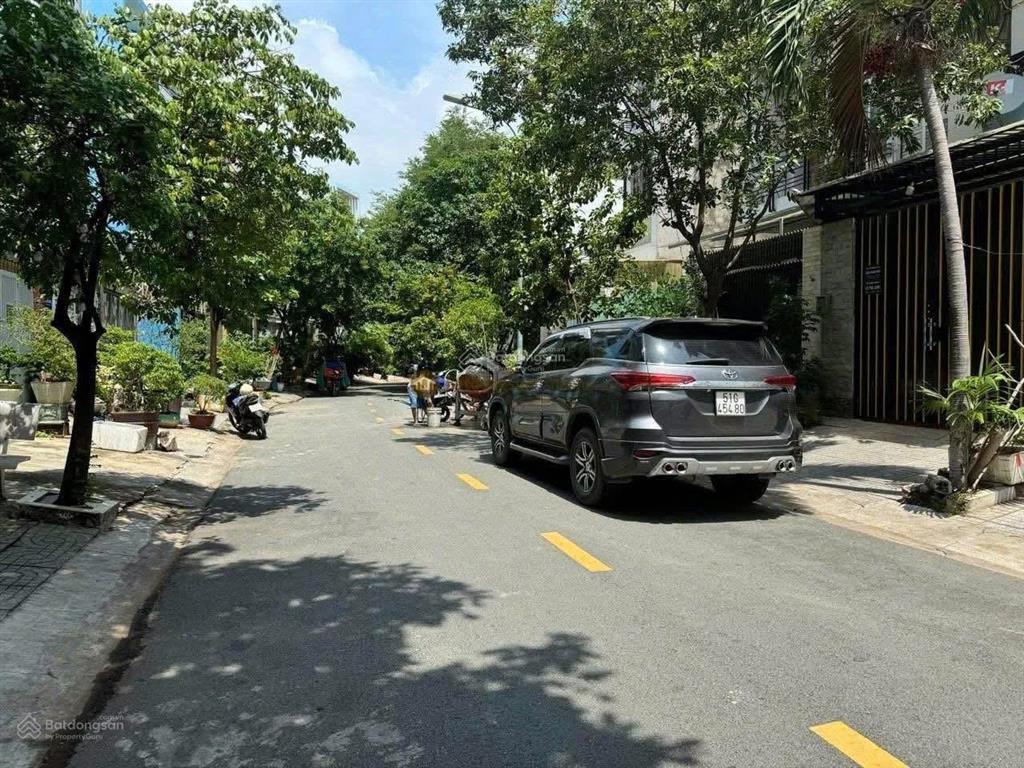 Bán nhiều căn nhà năm trong kdc đô thị an phú  an khánh .