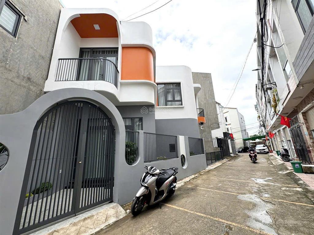 Bán nhà đã hoàn công 1 trệt 1 lầu đối diện trường song khuê, 80m2, nguyễn tri phương vào 100m, shr