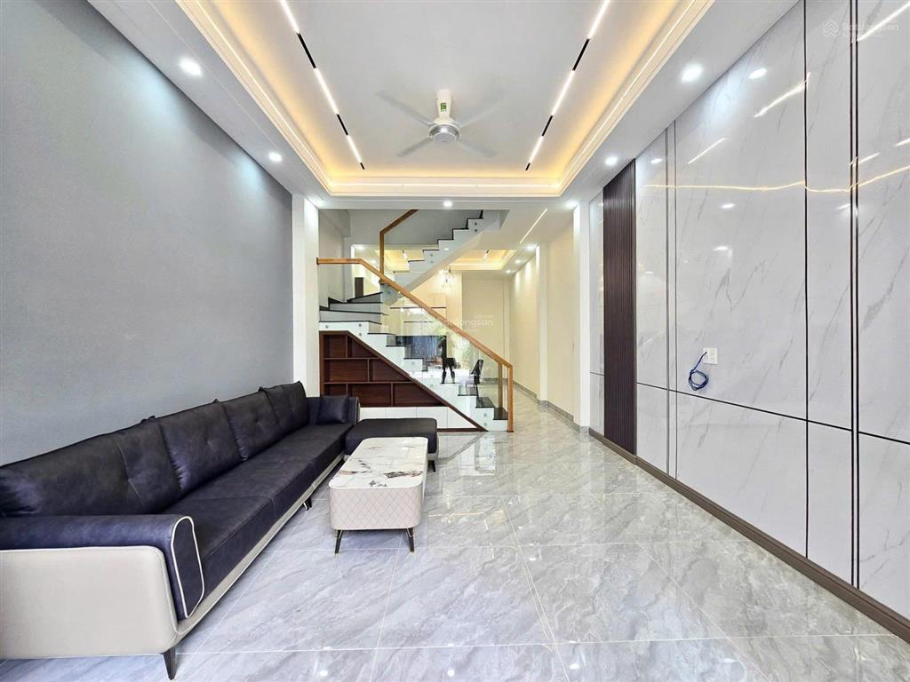 Chủ gởi bán nhà 1 trệt 2 lầu mới xây p. bửu hòa, 4,4x16=72m2, sổ riêng, đã hoàn công, tặng nội thất