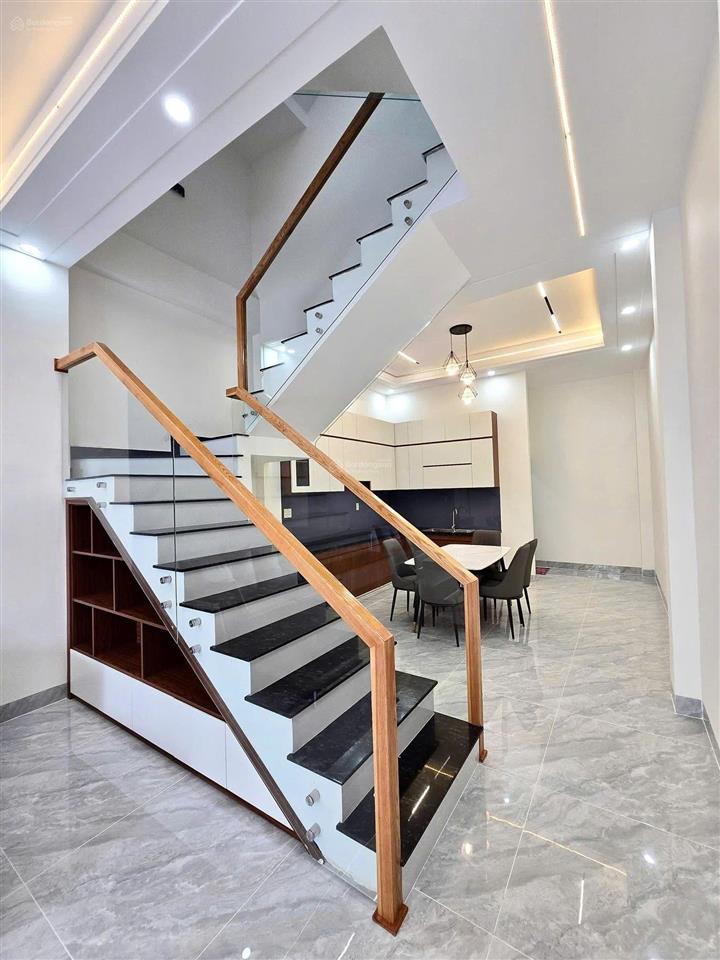 Chủ gởi bán nhà 1 trệt 2 lầu mới xây p. bửu hòa, 4,4x16=72m2, sổ riêng, đã hoàn công, tặng nội thất